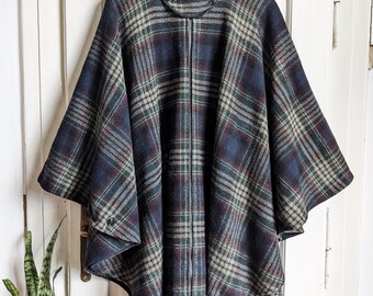 ジャケット・アウター Vintage 60's Wool Hooded Poncho Cape Vintage 1970s Plum Wool Hooded Poncho Cape - Raleigh Vintage