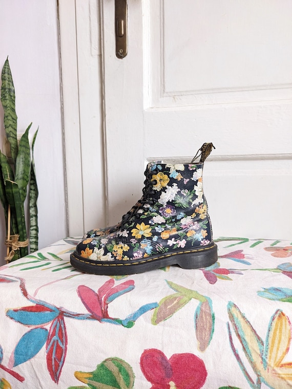 Dr martens darcy floral 1460 clearance pascal