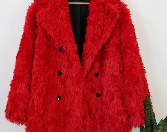 The Kooples Paris Zweireihiger Kunstpelz Roter Mantel Marla Singer Stil