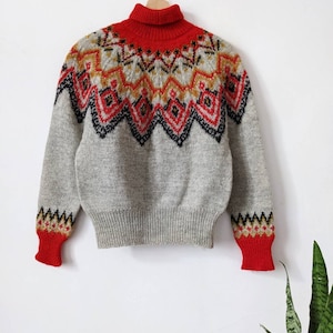 ISMENA – RETRO KNITTED SWEATER