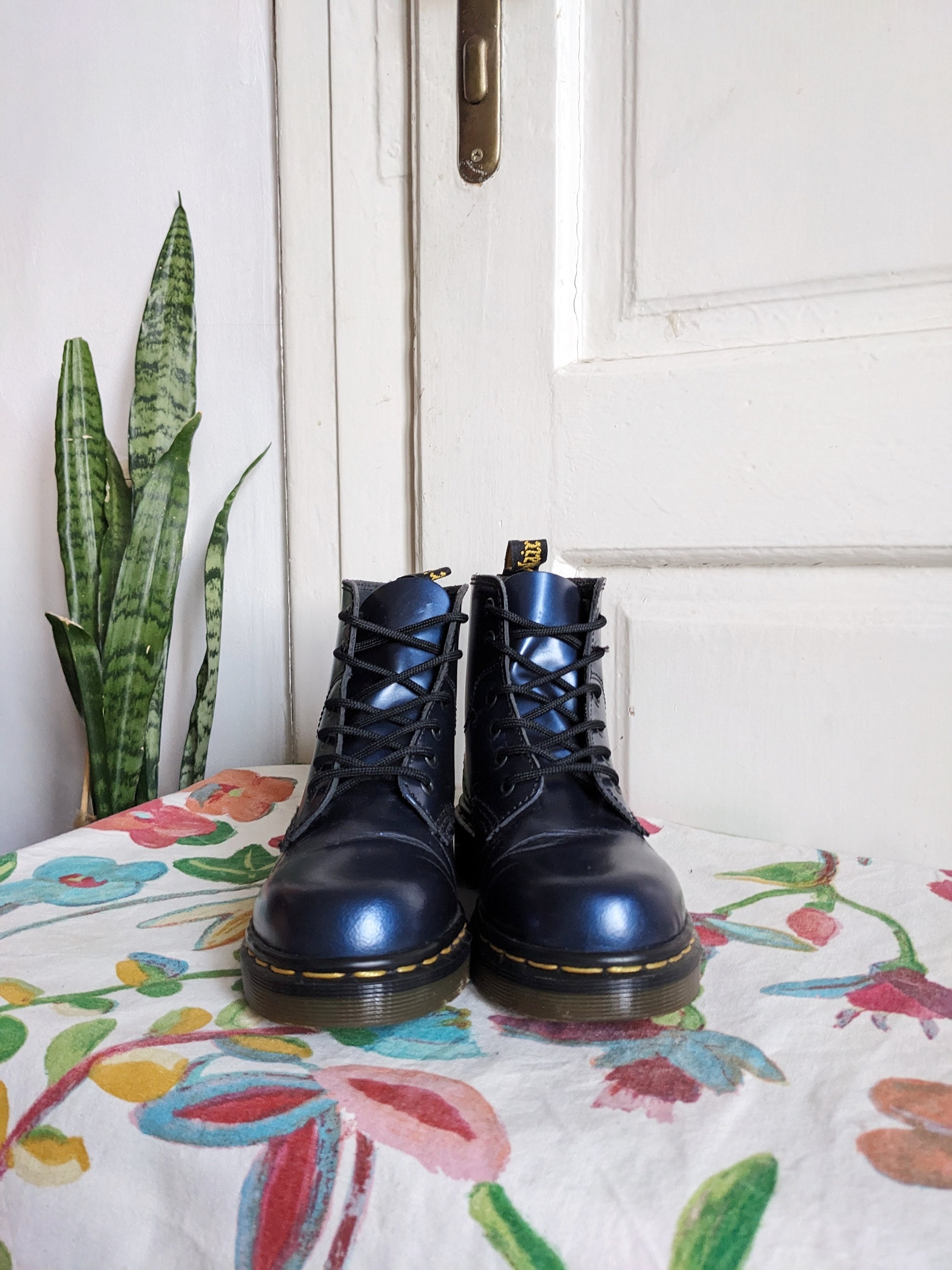Bottes Dr. Martens 6 oeillets bleues metallisees vintage Angleterre Etsy France