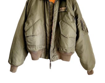 Vintage Avirex CWU-45 pilotenjack | Kaki nylon militair pilotjack uit de jaren 90 voor heren