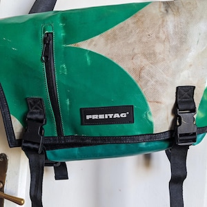 Freitag F17 Joe Messenger Bag Shoulder image 3