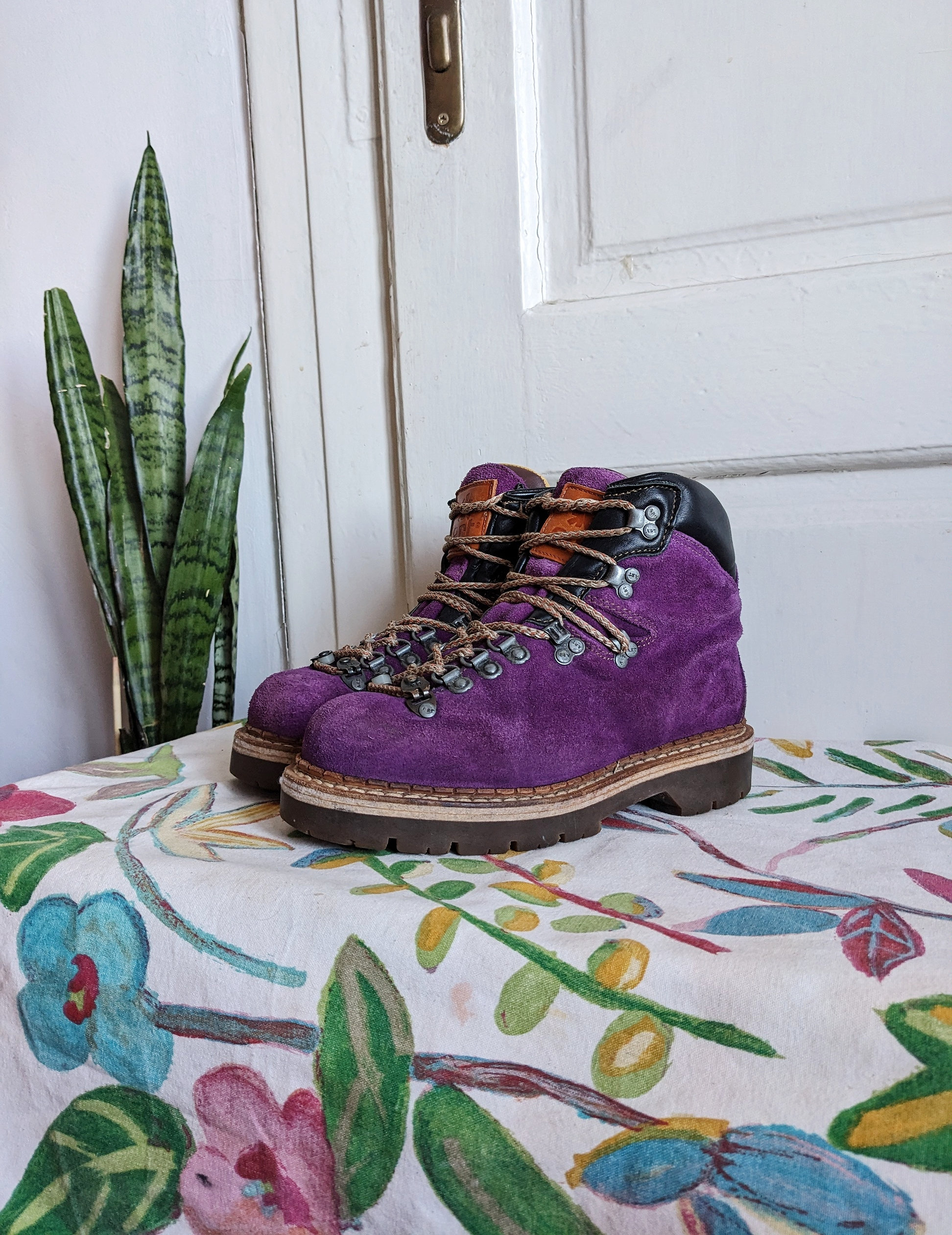 Vintage the Art Company Purple Suede Hiking Boots Rugged Vintage the Art Company Purple Suede Hiking Boots Rugged