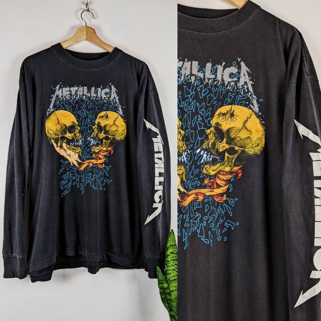 Metallica Chicago Cubs Skull Flag Shirt Long Sleeve T-Shirt  Long sleeve  shirts, Chicago cubs skull, Long sleeve tshirt men