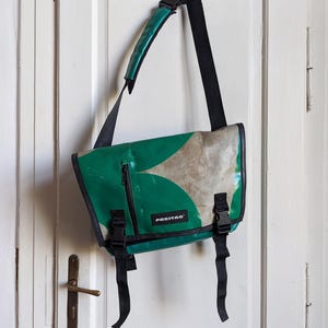 Freitag F17 Joe Messenger Bag Shoulder image 2