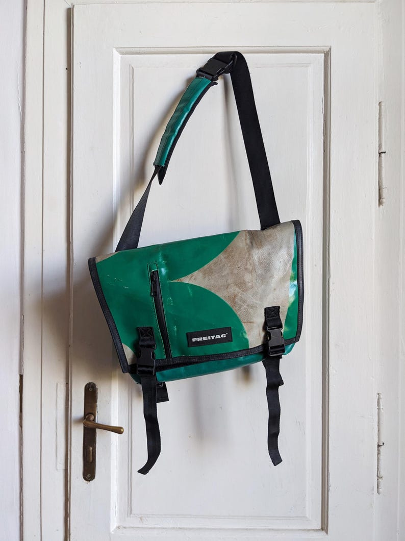 Freitag F17 Joe Messenger Bag Shoulder image 2