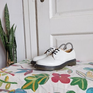 Dr. Martens 10078 White Oxford Shoes 3 eye