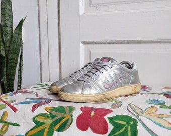 Vintage Nike Court Traditionelle 2 Silberne Turnschuhe