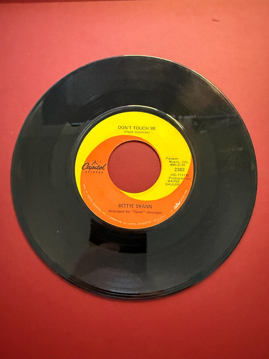 Bettye Swann - Closed For The Season Don't Touch Me CAPITOL 2382 45 VINYL 7", photo 4 of 5