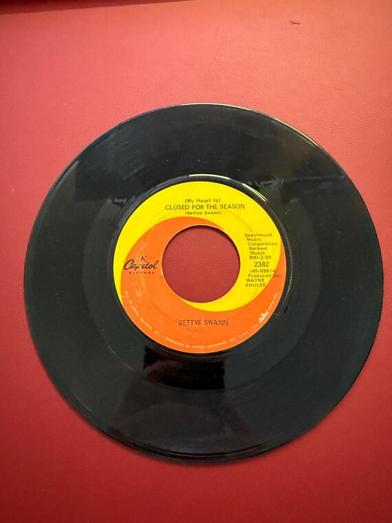 Bettye Swann - Closed For The Season Don't Touch Me CAPITOL 2382 45 VINYL 7"