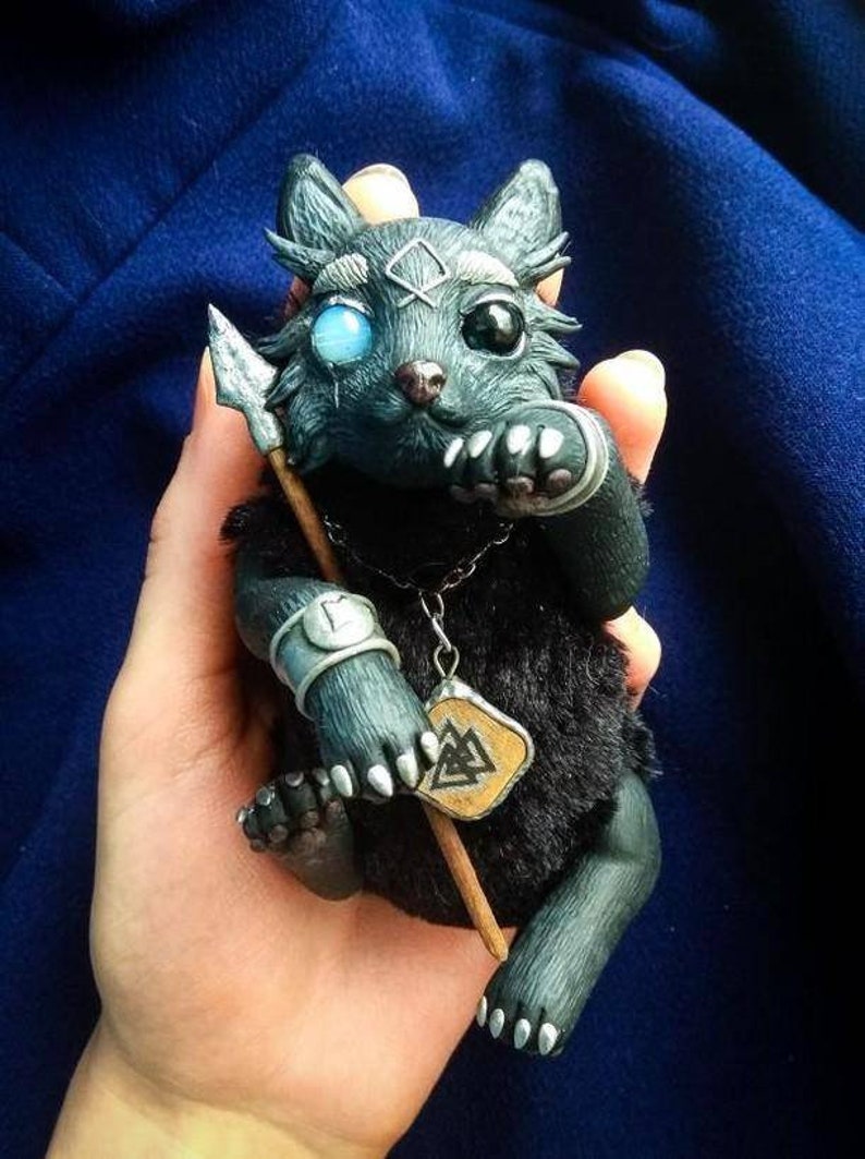 Odin/'s wolf altar totem