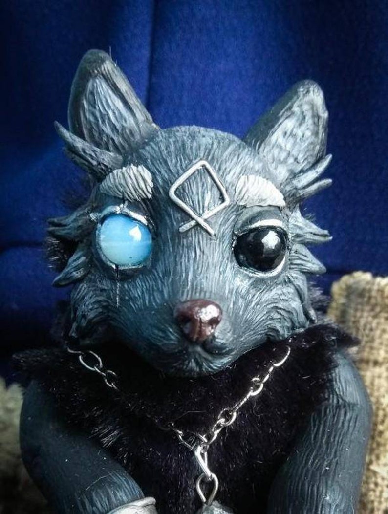 Odin/'s wolf altar totem