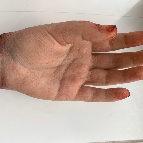 Severed Female Hand / Cut off Female Hand