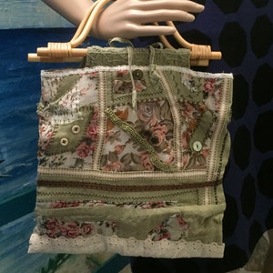 TOREBKA Boho shabby chic torebka w kolorze zielonym i różami ręcznie haftowana boho szalone pikowanie ścieg styl vintage skrawki tkaniny patchwork