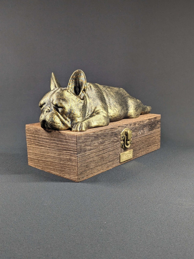 Boîte de cendres de bouledogue français de luxe Urne de cendres de bouledogue français Urne de cendres de chien Urne pour animaux de compagnie Plaque nominative en laiton personnalisée. image 1