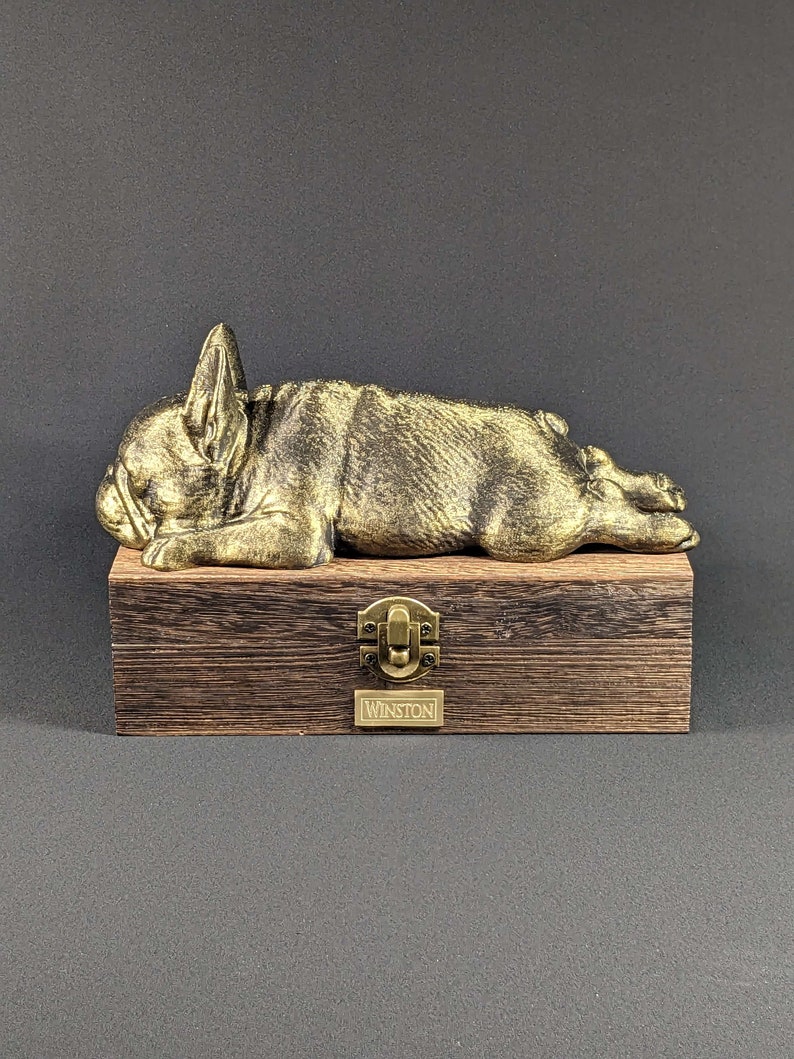 Boîte de cendres de bouledogue français de luxe Urne de cendres de bouledogue français Urne de cendres de chien Urne pour animaux de compagnie Plaque nominative en laiton personnalisée. image 2