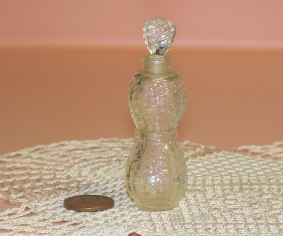 Perfume Bottle Ground Glass Stopper carmen vidal | Perfume bottles, Perfume