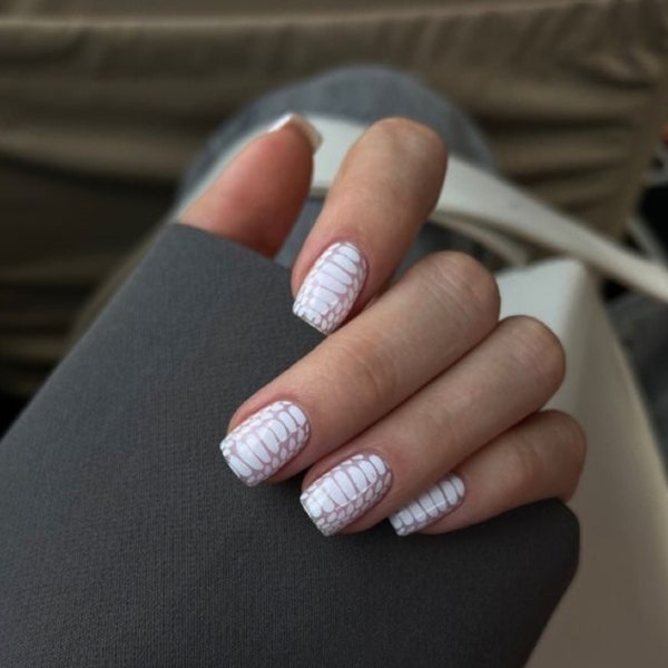 24pcs White Snakeskin Print Short Nails| Press On Nails Short| Nail Press On| Fake Nails| Short Square Press On Nails| Press On Nails Square