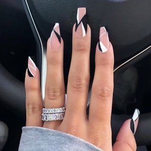 24 stuks matzwart-witte kistpers op nagels| Druk op de nagel| Nagelpers erop| Doodskist pers op nagel | Lange nagel| Set nepnagels| Lijm op nagel