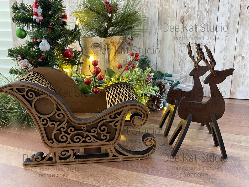 Miniature sleigh for home decor, stained, gold or red and gold, Christmas centerpiece, mantel, gift presentation afbeelding 2