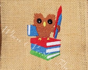 Búho en libros de vuelta a la escuela bordado diseño 4x4 tamaño de aro