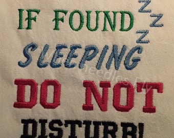 Si se encuentra dormir no molestar diciendo bordado de la máquina