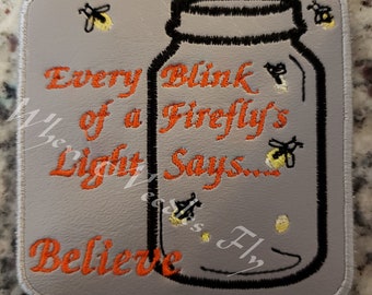 Diseño de bordado de la máquina cada parpadeo de la luz de una luciérnaga dice.... Creer
