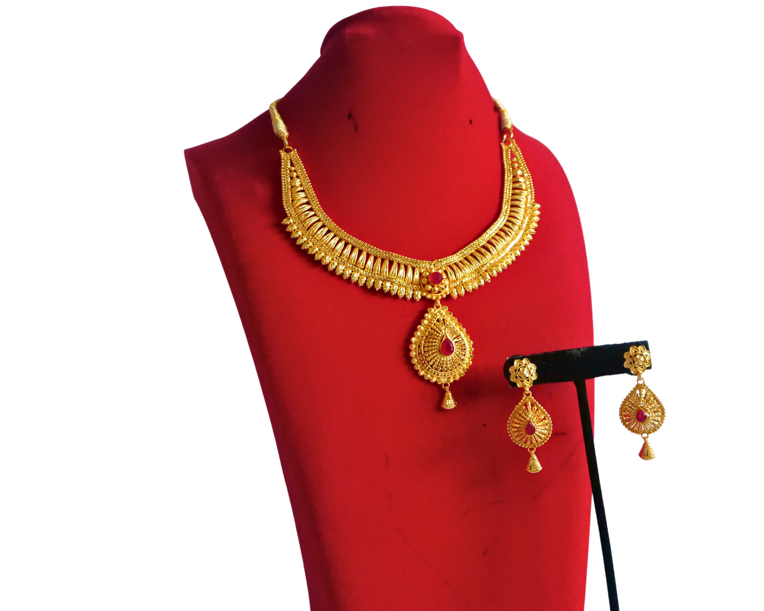 From Tradition to Trend: Allure of the Nepali Tilhari Necklace