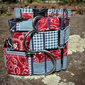 Rött, vitt och blått lapptäcke för hundhalsband eller koppel