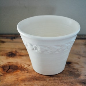 MidCentury Beige Planter Leaf Pattern - Vintage Planter 5&quot; diameter, Vintage Pottery, cream vintage planter, midcentury planter, beige