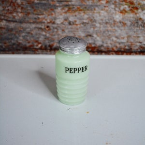 Jeannette Jadeite Pepper Shaker with Lid, Vintage Jadeite Concentric Rings Jeanette Shaker, Pepper Shaker, Vintage Jadeite Shaker