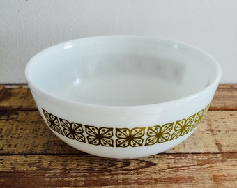 Vintage Pyrex Gold Medallion Sage Green Gold Leaf Vines 2.5 Quart Promotional Cinderella Bowl #443 Made In 1962-1963 Collectible Ovenware Vintage Pyrex Gold Medallion Sage Green Gold Leaf Vines 2.5 Quart Promotional Cinderella Bowl #443 Made In 1962-1963 Collectible Ovenware