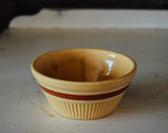 Antique America Mocha Banded 5" Hull Yelloware Bowl, RARE