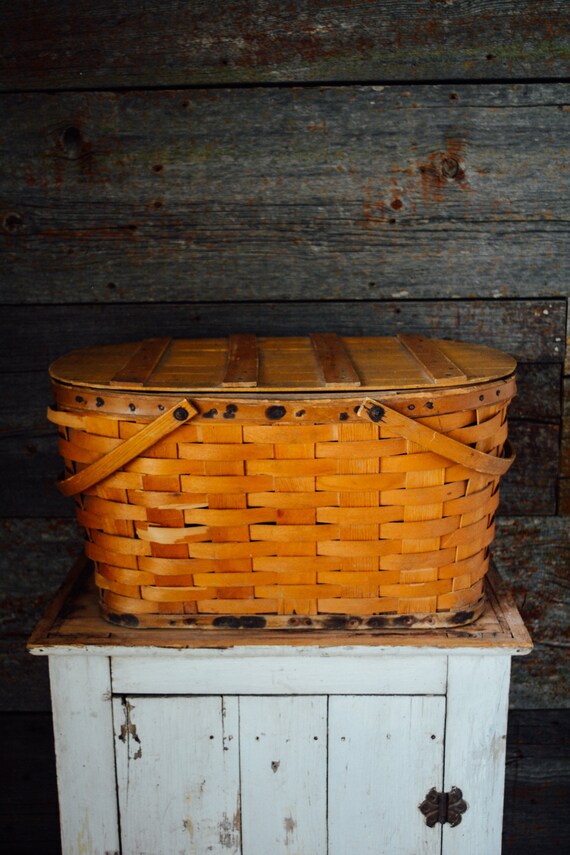 Antique Vintage Wood Picnic Basket, Vintage Red Man Basket, Farmhouse  Decor, Vintage Picnic Basket, Vintage Wooden Basket, Fall Decor 