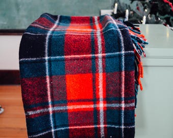 Koc z wełny w kratę w stylu vintage, koc świąteczny w stylu vintage, koc z wełny w stylu vintage, koc w kratę w stylu vintage, wystrój świąteczny, wystrój vintage