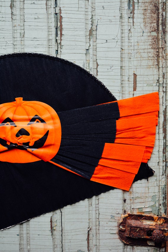 Vintage Halloween Crepe Paper Hat with Dennison Hallo… Gem