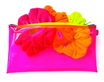 Doorzichtig neonroze tasje met polsbandje fluorescerende gele ritssluiting | transparant etui, doorzichtige clutch, make-uptasje, reisetui voor concert