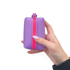 Lavendel mat Jelly Vinyl Petite boxy zakje neon felroze rits met rekbaar sleutelhanger-polsbandje haarspiraal