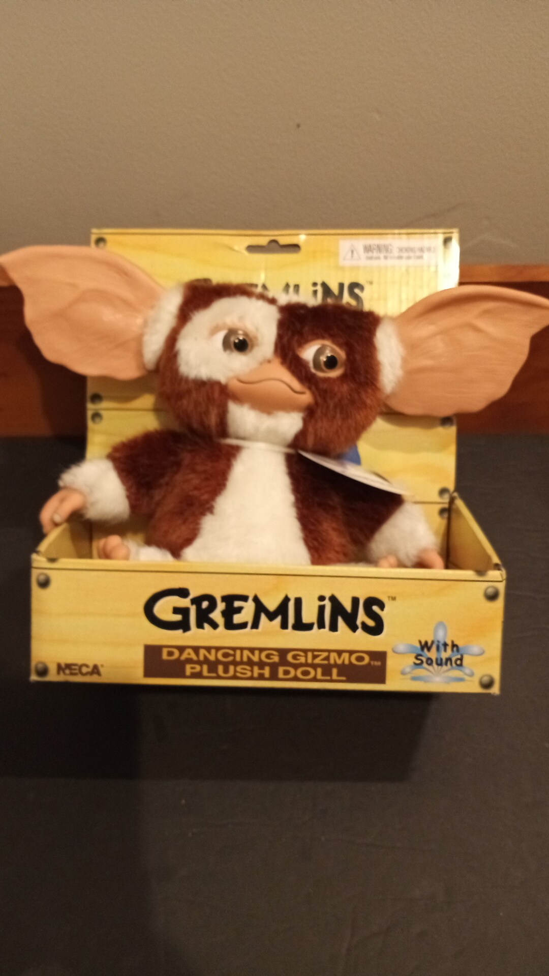 gizmo singing and dancing toy