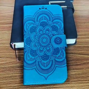 Funda con tarjetero de mandala floral para iPhone 16 Pro Max 15 Plus 14 13 11 X XR XS Max, funda tipo cartera con flores en relieve y correa para la muñeca.