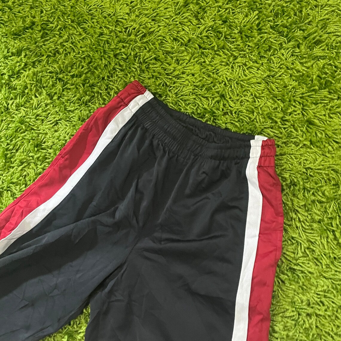 red jordan track pants