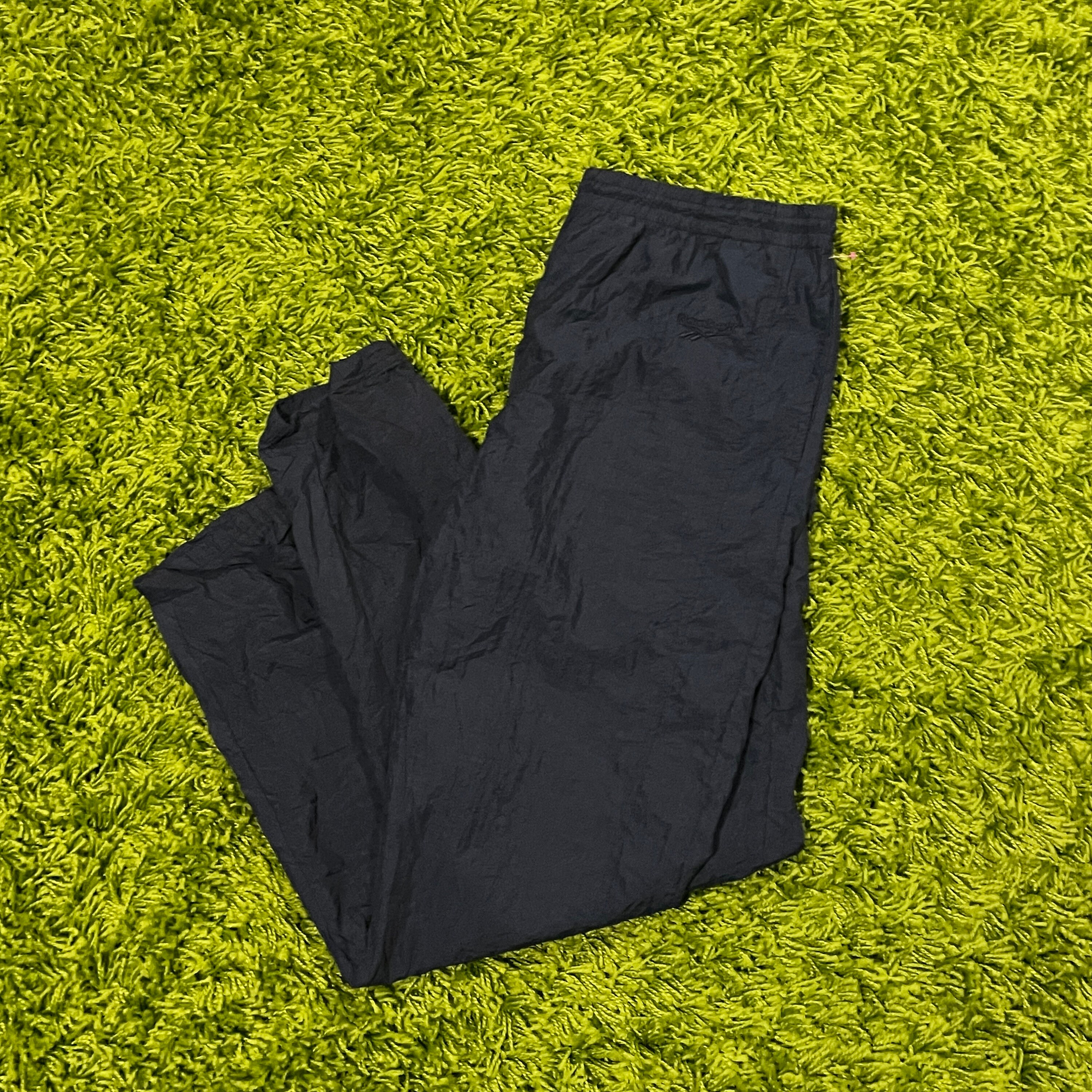 Vintage 90s Reebok Windbreaker track-pants - Men's Medium | Vtg 1990s Retro Wind Pants USA Navy Blue Polyester M
