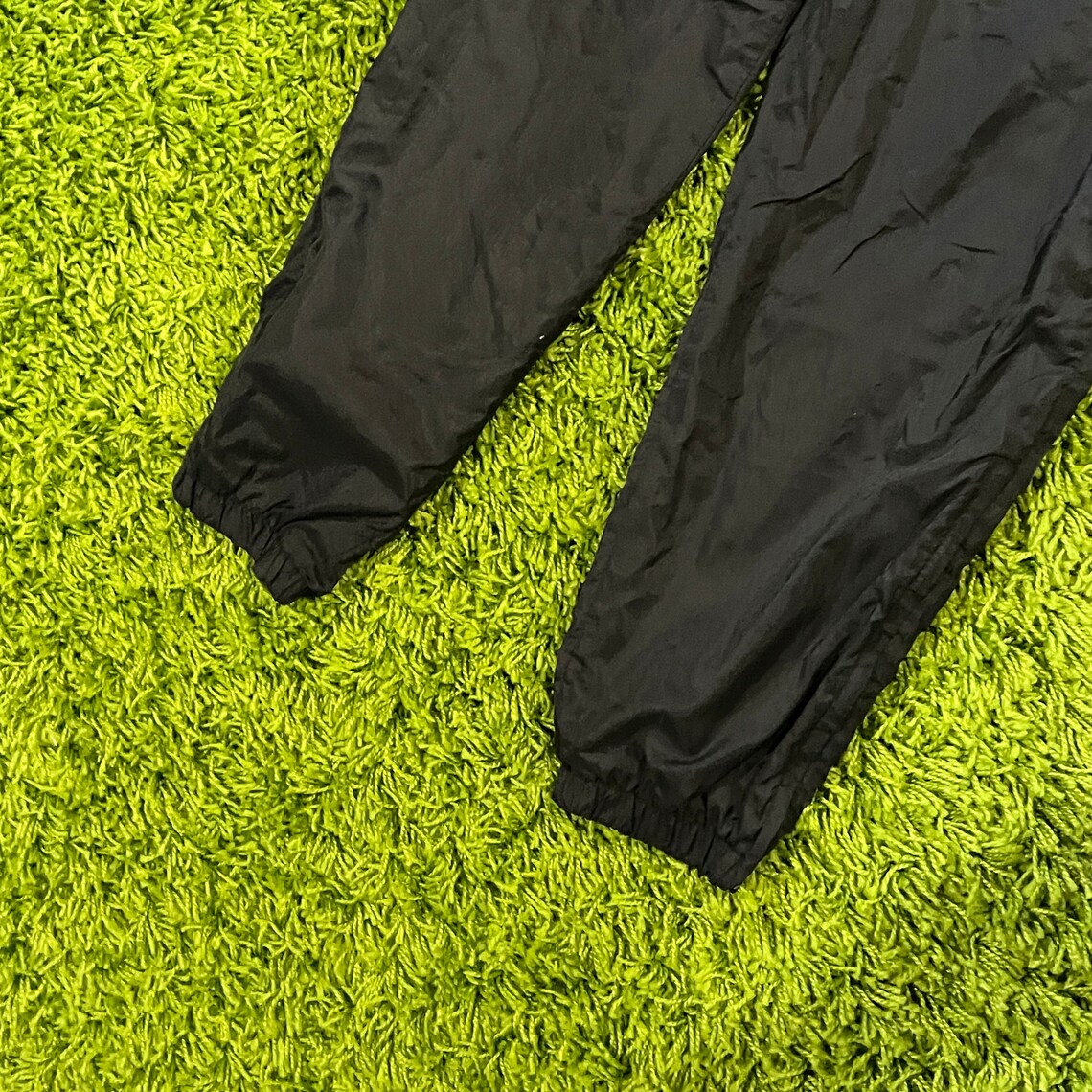 white nike windbreaker pants