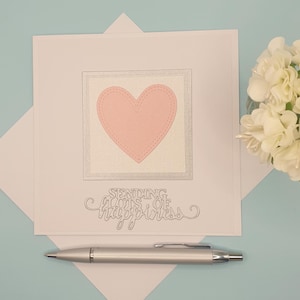 Biglietto di matrimonio o di fidanzamento. Biglietto "Invio di tanta felicità". Biglietto di invio di amore. Biglietto a forma di cuore.