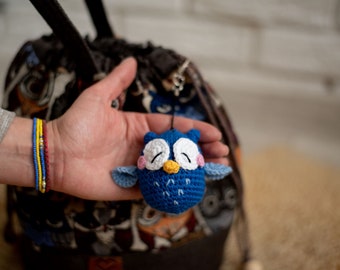 Conjunto de bolso y llavero de crochet, Bolsa para proyectos hecha a mano tamaño mediano, bolsa para proyectos con cordón, regalo para tejedora, oso de crochet, búho de crochet