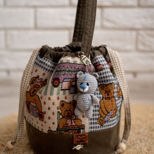 Set of bag and crochet keychain, Handmade project bag medium size, drawstring project bag, gift for knitter, crochet bear, crochet owl