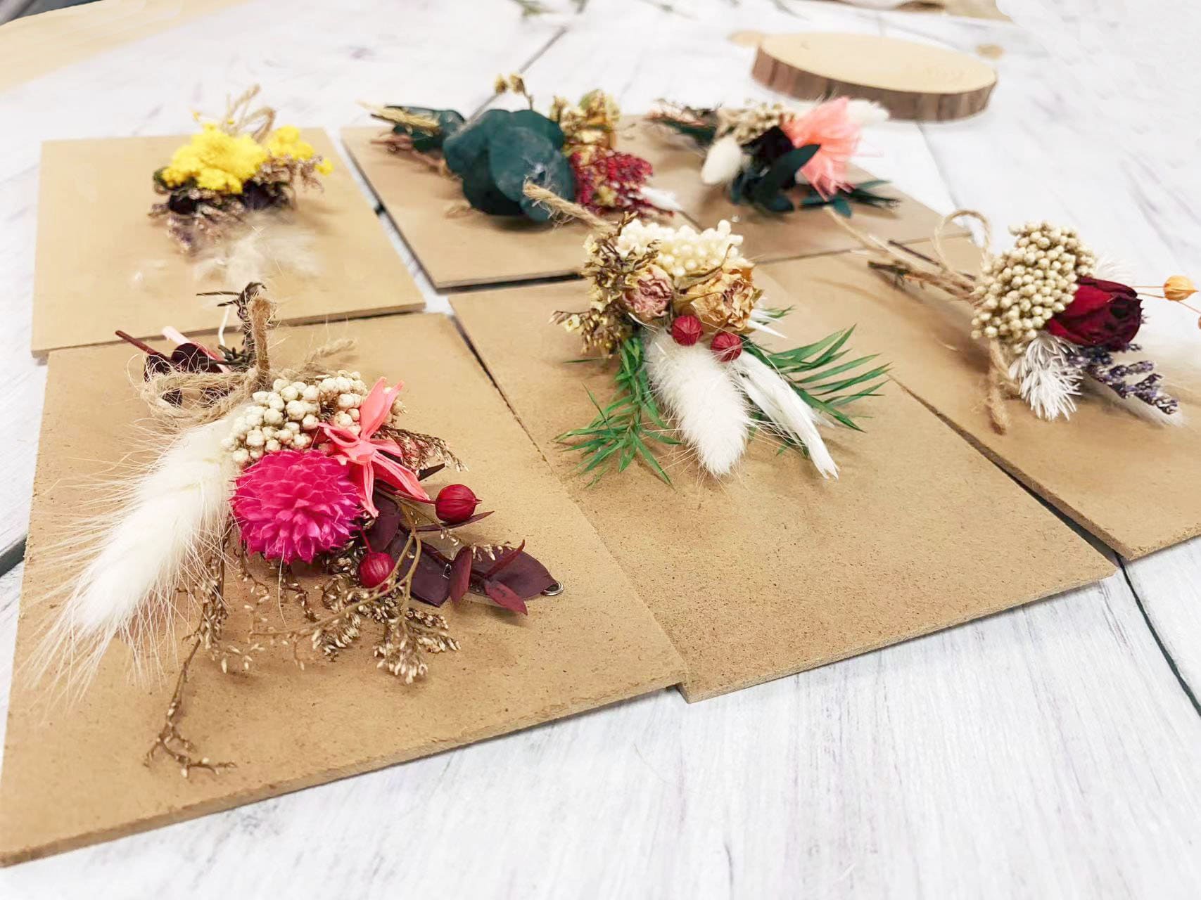 Popvcly Mini Bouquet Flowers-Natural Handmade Dried Flower Bouquet with  Gift Box Packaging,for Valentine's Day Gifts