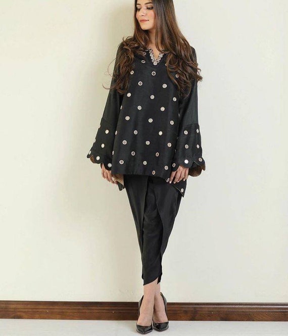 Black Dresses Design |Black Kurti Design | Black Kameez | Black Shirt |  Pakistani dresses party, Indian fashion, Black pakistani dress