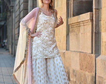 Stijlvolle lange, geborduurde zijden kurta met wijd uitlopende palazzo, feestelijke designerjurk sharara voor mehendi, sangeet en andere gelegenheden.